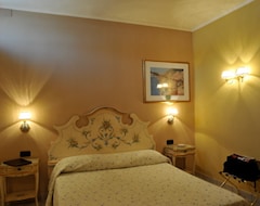 Hotel Serena (Naples, Italy)