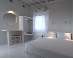 Otel Lucas Rooms (Tinos - Chora, Yunanistan)