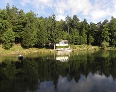 Cijela kuća/apartman Cottage Overlooking A Pond In A Verdant Setting. (Augignac, Francuska)