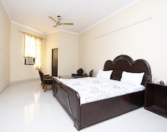 SPOT ON 40970 Hotel Amrit Castle (Moradabad, Indija)