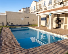 Otel Century On Lake Apartments (Cape Town, Güney Afrika)