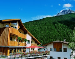 Khách sạn Adler Hotel-Pension (Fulpmes, Áo)