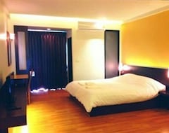 Hotel Next Bird Suite Sha (Bangkok, Thailand)