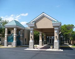 Khách sạn Clarion Inn University Plaza (Cedar Falls, Hoa Kỳ)