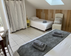 Hotel PuraVida Lodge (Lagnieu, Francia)