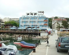 Khách sạn Lotos (Balchik, Bun-ga-ri)
