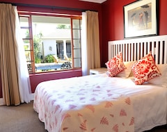 Hotel Beachwalk Bed And Breakfast (Summerstrand, South Africa)