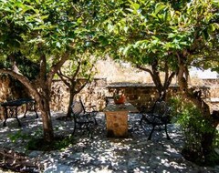 Toàn bộ căn nhà/căn hộ Traditional Stone Home With View (Xylokastron, Hy Lạp)