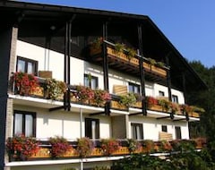 Otel Waldesruh (Tarrenz, Avusturya)