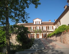 Khách sạn Villa Lauri (Neive, Ý)
