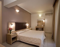 Khách sạn Caravel Apartment Hotel (Ialyssos, Hy Lạp)