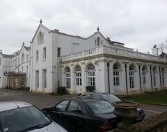 Khách sạn Court Colman Manor Hotel (Bridgend, Vương quốc Anh)