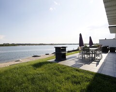 Cijela kuća/apartman Holiday House On The Lake With Own Beach, Boat, Sauna, Fireplace & Air Conditioning! (Löbnitz, Njemačka)