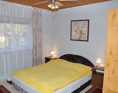 Tüm Ev/Apart Daire Apartment For 2 Or 2+1 Persons, Downtown And Lake Balaton Also 150m, Free Wifi (Siófok, Macaristan)