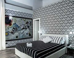 Hotel Art In B & B Kandinsky (Salerno, Italy)