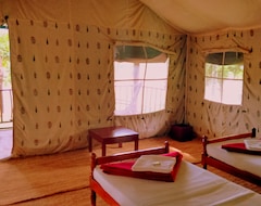 Kampiranje Amritara Riverside Luxury Tents (Nadukani, Indija)