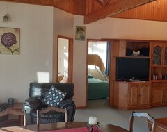 Khách sạn Friendly Rural Retreat (Te Awanga, New Zealand)