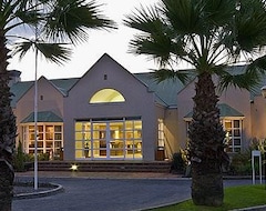 Hotel The Lodge Bellville (Bellville, South Africa)