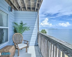 Koko talo/asunto Beachfront Cedar Key Retreat With Pool Access! (Cedar Key, Amerikan Yhdysvallat)