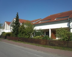 Khách sạn Baltic 3-Room Apartment With Garden And Sun Terrace (Koserow, Đức)