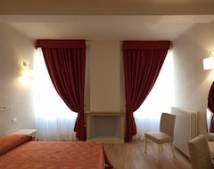 Khách sạn Honey Rooms (Ferrara, Ý)