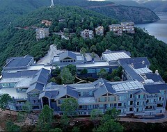 Khách sạn Silver Lake Island Hotel At Lugu Lake Yunnan (Lijiang, Trung Quốc)