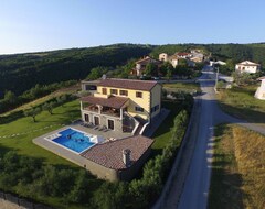 Tüm Ev/Apart Daire Luxury Villa Maslina With Private Pool & Jacuzzi (Buzet, Hırvatistan)