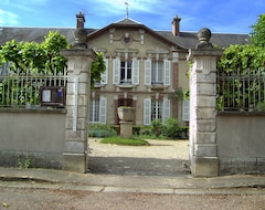 Hotel Le Castel (Mailly-le-Château, France)