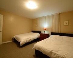 Hotel Brentwood Home (Burnaby, Canada)
