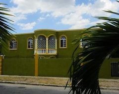 Bed & Breakfast Camelia Rooms (Kingston, Jamaica)