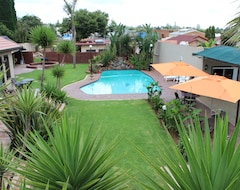 Khách sạn Petra Guest House (Edenvale, Nam Phi)