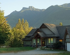 Hotel Hot Tub, Pool Table, Media Room, 13 Acres, Fabulous View (Chilliwack, Canadá)