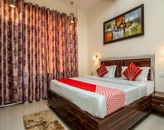 Khách sạn OYO 13734 Hotel Nature's Feast (Dharamsala, Ấn Độ)