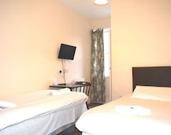 Nhà trọ Charlie Hotel (London, Vương quốc Anh)