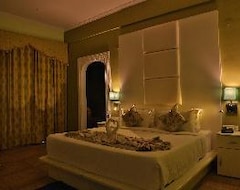 Hotel Drona Palace (Kashipur, Indien)