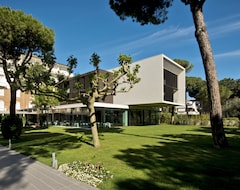 Otel Villa Regina - Marepineta Resort (Milano Marittima, İtalya)