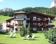 Otel Haus Tyrol (Corvara, İtalya)