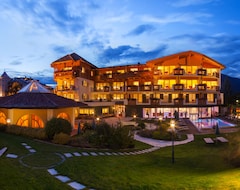 Khách sạn Mirabell Dolomites Hotel Luxury Ayurveda & Spa (Olang, Ý)