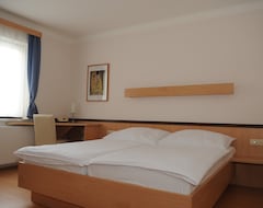 Hotel Innviertlerhof (Traun, Austria)