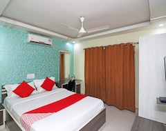 OYO 30163 Hotel Taj Palace (Tarapith, Hindistan)