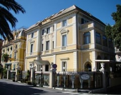 Khách sạn Ena (Arenzano, Ý)
