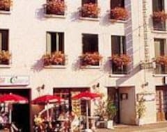 Khách sạn La Chataigneraie (Uzer, Pháp)