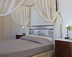 Epavlis Hotel & Spa (Kamari, Yunanistan)