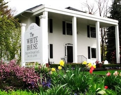 Otel The White House Bed And Breakfast (Medford, ABD)