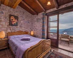 Khách sạn Vip Suite 4 Seasons (Antikyra, Hy Lạp)