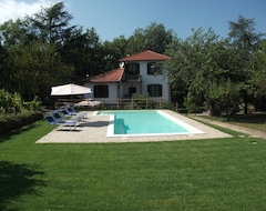 Toàn bộ căn nhà/căn hộ Detached 4 Bedroom Villa With Private Swimming Pool And Vineyard (Mombaldone, Ý)