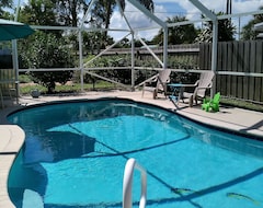 Toàn bộ căn nhà/căn hộ Tropical Paradise In Stuart, Fl - Furnished 3/2 Home W/ Pool (Stuart, Hoa Kỳ)