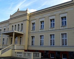 Khách sạn Akacjowy Dwór (Stargard Szczecinski, Ba Lan)