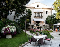 Khách sạn Hotel Residenza D'Epoca Club I Pini (Lido di Camaiore, Ý)