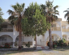 Otel Paradise Holiday Bungalows (Girne, Kıbrıs)